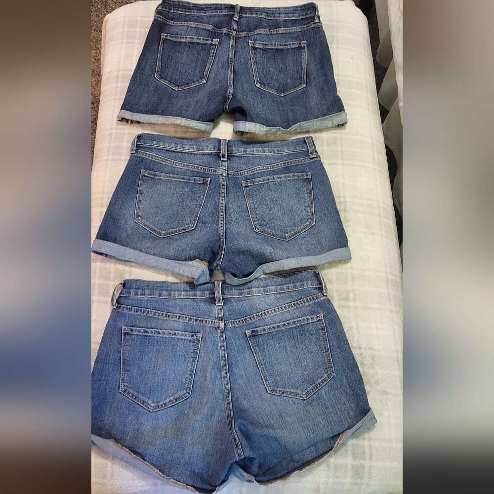 Lot of 3 Pairs of Old Navy Denim Cuffed Shorts Size 8 Excellent Condition - Picture 6 of 16